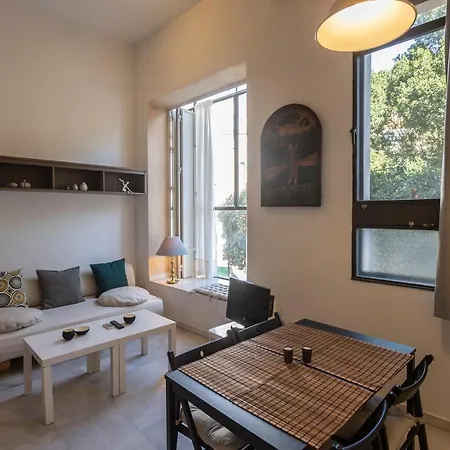 Beautiful In Center Apartment *